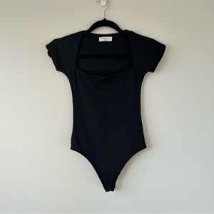 Babaton Contour Squareneck Shortsleeve Bodysuit